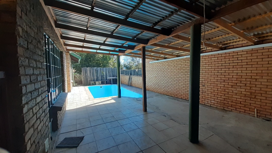 5 Bedroom Property for Sale in Ifafi North West